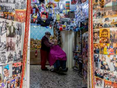 Ma � ora tempo per Mimmo di concentrarsi su un cliente appena entrato...